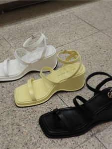 รองเท้าแตะส้นเตี้ยแบบสวมหัวเหลี่ยมสไตล์เกาหลีสำหรับฤดูร้อนปี 2023 ทรงหัวเหลี่ยมแบบสวมหัวแบบลำลอง ส้นเตี้ย ดีไซน์เรียบง่าย รองเท้าแตะแบบสวมหัวแบบลำลอง