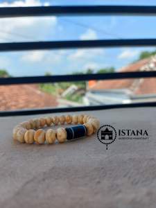 Gelang butiran akar bahar putih