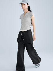 เสื้อยืดแขนสั้นทรงเข้ารูปคอวี ทรงปกติ ระบายอากาศได้ดี ใส่สบาย ฤดูร้อน 2025 ผ้าผสมโพลีเอสเตอร์