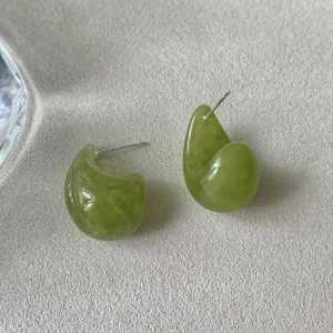 Elegant Arc Shaped Womens Earrings Green Resin Silver Needle Drop Avocado Light Luxury Retro High End Feeling Ear Jewelry
