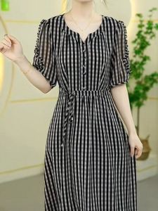 ชุดเดรสแขนสั้นผ้าไหมน้ำแข็งแฟชั่น กระโปรงทรงเอเอวสูง แขนสั้น กระโปรงยาวปานกลาง ฤดูร้อน 2024 กระโปรงทรงเอ