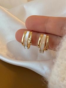 ต่างหูเรขาคณิตสไตล์ฝรั่งเศสย้อนยุคสำหรับผู้หญิง ต่างหูนูนไข่มุกแบบหรูหรา แฟชั่นทันสมัย ​​อเนกประสงค์ เครื่องประดับหู