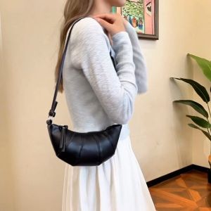 koreafashionshop(KR2075) กระเป๋าสะพายข้างหนัง PU เกี๊ยว/ครัวซองต์ สไตล์เกาหลี