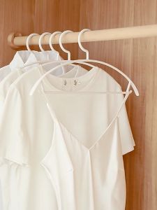 Chum Home ไม้เเขวนเสื้อ 2 เเบบ กลุ่ม ไม้เเขวน ไม้เเขวนชุด