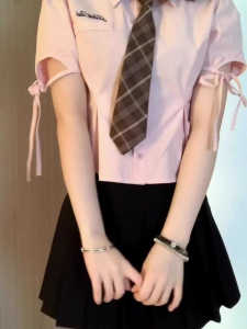 Áo Sơ Mi Nữ Tay Bồng Màu Hồng Phong Cách Sinh Viên Mùa Hè 2025 Dáng Rộng Eo Ngắn Dáng Nhỏ Thời Trang Công Sở Thường Ngày