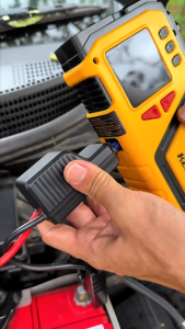 KEELAT Car Jump Starter KCES01 3 in 1 Portable Air Compressor Power Bank Tire Inflator with Digital Display 14.8V - Sedan / SUV / MPV / Small Car 300 A 90W