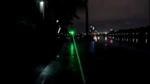 Đèn tia laser 303 siêu mạnh công suất cao chiếu xa 1000m ánh sáng xanh thuyết trình chỉ điểm tạo các hiệu ứng ánh sáng sân khấu