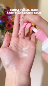 Glad2Glow 2 In 1 Milk Amino Acid Gentle Cleanser Face Wash 80ml | Contains amino acids and milk. The texture is smooth and the foam is abundant.