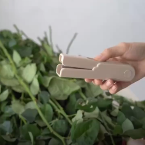 1PC Garden Tool Florist Metal Garden Flower Rose Thorn Stem Leaf Stripper Rose Plier Removing Burrs DIY Cut Tool