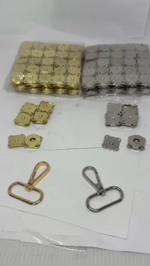 ตะขอสายกระเป๋า ตะขอเกี่ยว อุปกรณ์งานโครเชต์ ขนาดห่วง32มิล สีทอง-เงิน ราคาต่อ1ชิ้น ตราปลาคาร์ฟ CARP