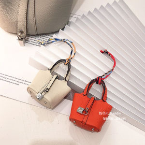 Hs Leather Mini Bucket Bag Pendant High-End Headset Storage Bag Cute Vegetable Basket Car Keychain Womens Ornaments