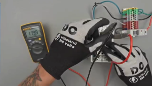 FLUKE  101 DIGITAL MULTIMETER 600V - Original