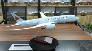 Toy Airplane Model B787 Canada Airline Aircraft 1/130 Scale 43cm Diecast Resin Model Kit With Lights Landing Gear Static Display