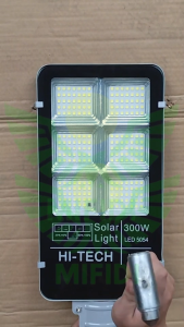 Đèn năng lượng mặt trời 300W cao cấp đèn bàn chải sáng mạnh trên 12h chính hãng Mifidi Solar tấm pin Mono siêu to - BH VIP 2 năm miễn phí tận nhà