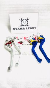 HANDLE SET YMAX MIO LAMA MIO J FINO SOUL XRIDE YMAX BARU ORIGINAL\\n\\n Mengenal Handle Set Original\\n\\n Apa itu Handle Set Original?\\n\\nHandle set original adalah set tangan atau grip yang dirancang khusus oleh produsen motor untuk model tertentu. Handle set ini biasanya disesuaikan dengan desain dan ukuran motor yang dimaksud, sehingga memberikan kenyamanan dan keamanan optimal saat berkendara.\\n\\n Kelebihan Menggunakan Handle Set Original\\n\\nMenggunakan handle set original memiliki beberapa kelebihan, antara lain:\\n\\n- Didesain khusus untuk model motor tertentu, sehingga lebih cocok dan nyaman digunakan.\\n- Memiliki tingkat keamanan yang lebih tinggi karena sesuai dengan standar keselamatan produsen motor.\\n- Memiliki daya tahan yang lebih baik dibandingkan handle set biasa.\\n\\n Perbedaan Handle Set Original dengan Handle Set Biasa\\n\\nHandle set original memiliki beberapa perbedaan dibandingkan handle set biasa, antara lain:\\n\\n- Didesain khusus untuk model motor tertentu.\\n- Memiliki tingkat keamanan yang lebih tinggi.\\n- Memiliki daya tahan yang lebih baik.\\n\\n Pilihan Handle Set Original untuk Motor Ymax, Mio Lama, Mio J, Fino, dan Soul XRIDE\\n\\nBerikut adalah pilihan handle set original untuk beberapa model motor populer:\\n\\n Handle Set Original untuk Motor Ymax\\n\\nHandle set original untuk motor Ymax dirancang khusus untuk memberikan kenyamanan dan keamanan optimal saat berkendara. Handle set ini memiliki daya tahan yang baik dan sesuai dengan standar keselamatan produsen motor Ymax.\\n\\n Handle Set Original untuk Motor Mio Lama\\n\\nHandle set original untuk motor Mio lama dirancang khusus untuk memberikan kenyamanan dan keamanan optimal saat berkendara. Handle set ini memiliki daya tahan yang baik dan sesuai dengan standar keselamatan produsen motor Mio lama.\\n\\n Handle Set Original untuk Motor Mio J\\n\\nHandle set original untuk motor Mio J dirancang khusus untuk memberikan kenyamanan dan keamanan optimal saat berkendara. Handle set ini memiliki daya tahan yang baik dan sesuai dengan standar keselamatan produsen motor Mio J.\\n\\n Handle Set Original untuk Motor Fino\\n\\nHandle set original untuk motor Fino dirancang khusus untuk memberikan kenyamanan dan keamanan optimal saat berkendara. Handle set ini memiliki daya tahan yang baik dan sesuai dengan standar keselamatan produsen motor Fino.\\n\\n Handle Set Original untuk Motor Soul XRIDE\\n\\nHandle set original untuk motor Soul XRIDE dirancang khusus untuk memberikan kenyamanan dan keamanan optimal saat berkendara. Handle set ini memiliki daya tahan yang baik dan sesuai dengan standar keselamatan produsen motor Soul XRIDE.\\n\\n Cara Memilih dan Mengganti Handle Set Original\\n\\nBerikut adalah tips dan langkah-langkah untuk memilih dan mengganti handle set original:\\n\\n Tips Memilih Handle Set Original yang Tepat\\n\\nUntuk memilih handle set original yang tepat, Anda dapat mempertimbangkan beberapa hal, antara lain:\\n\\n- Sesuaikan dengan model motor yang Anda miliki.\\n- Pastikan handle set tersebut memiliki tingkat keamanan yang baik.\\n- Pilih handle set yang memiliki daya tahan yang baik.\\n\\n Langkah-langkah Mengganti Handle Set Original\\n\\nBerikut adalah langkah-langkah untuk mengganti handle set original:\\n\\n1. Siapkan alat-alat yang diperlukan, seperti obeng dan kunci.\n2. Cabut kabel dan kabel lainnya yang terhubung ke handle set lama.\n3. Angkat handle set lama dan lepaskan dari motor.\n4. Pasang handle set baru dan pastikan posisinya sudah benar.\n5. Hubungkan kembali kabel dan kabel lainnya yang terhubung ke handle set baru.\\n\\n Perawatan Handle Set Original untuk Meningkatkan Kualitas dan Umur Pakai\\n\\nUntuk meningkatkan kualitas dan umur pakai handle set original, Anda dapat melakukan beberapa hal, antara lain:\\n\\n- Bersihkan handle set secara rutin dengan menggunakan lap kering atau lap basah yang lembut.\\n- Hindari penggunaan bahan kimia yang keras atau abrasif saat membersihkan handle set.\\n- Jika handle set rusak atau aus, segera ganti dengan handle set baru yang sesuai.\"\n}