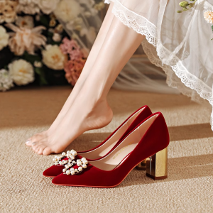 รองเท้าแต่งงานส้นสูงสำหรับผู้หญิง สีแดง ทรงหัวแหลม ด้านในทำจากหนังเทียม ด้านนอกเป็นหนัง PU รองเท้าแต่งงานแบบสวมสองทาง รองเท้าแต่งงานส้นหนา