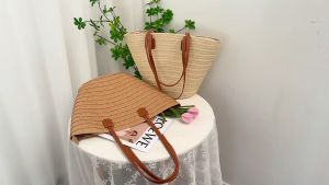 Baggie (Ready Stock) Women Straw Tote Bag Woven Rattan Summer Beach Niche Style Large Capacity Shoulder Hand Bag