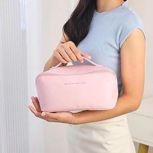 NDDshop พร้อมส่ง กระเป๋าเครื่องสำอางสาวๆ ใครยังไม่มีต้องกด ใช้งานสะดวกพกพาง่ายไม่รุงรัง ขนาดกำลังดีใส่ได้เยอะ มีช่องแบ่งโซน ทรงกระเป๋าถือง่ายเปิดใช้งาย คุ้มโคตรๆบอกเลย