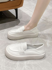 รองเท้าหนังสีขาวสไตล์เกาหลีสำหรับผู้หญิงในฤดูใบไม้ผลิและฤดูใบไม้ร่วง รองเท้าสวมแบบสวมสบาย พื้นยาง กันลื่น ระบายอากาศได้ดี