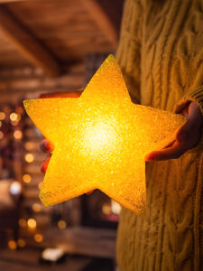 BEAUTY IN THE LIGHT | Glowing Star Handheld Wristband