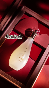 Dai Chun Lin Herbal Firming Facial Essence Lotion Essence Water Moisturizing and Firming (150ml)