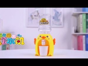 Mini เครื่องจ่ายน้ำดื่ม Baby Pretend เล่นบ้าน เล่นไฟฟ้า 10cm สำหรับเกมสำหรับเด็ก ถูกช่วยเสริมสร้างความสุขภาพสำหรับเล่น