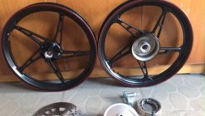 MÂM VÀNH ĐÚC 5 CÂY THẮNG ĐĨA-SAU ĐÙM NHỎ(NẮP BÁT PHANH NHỎ) YAMAHA SIRIUS 50CC RÁP LÊN ZIN THEO XE KHÔNG CHẾ CHÁO