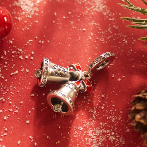 จี้คริสต์มาสเงินแท้ 925 รุ่น Charms ปี 2025 พร้อมระย้าระฆังคริสต์มาส สำหรับใส่กับกำไลข้อมือลูกปัดแบบดั้งเดิม ของขวัญสุดฮอตสำหรับคนรักเครื่องประดับในเทศกาลวันหยุด