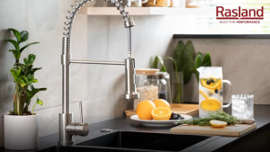 ก๊อกซิงค์ล้างจานผสมน้ำร้อนเย็น สีสแตนเลสด้าน สแตนเลส 304 ไม่เป็นสนิม งวงยาวแบบสปริง ยืดหยุ่นสามารถสวิงซ้าย-ขวาได้ สายน้ำดี 2 เส้น มือจับโยกเปิด-ปิด กดปุ่มเปลี่ยนน้ำ 2 ระบบ สเปรย์และนุ่ม ชุดล็อกใต้ก๊อกน้ำแบบผสม รับประกันไส้วาล์วไม่รั่วซึม 10 ปี