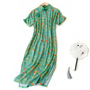 กี่เพ้าประยุกต์ผ้าป๊อปปลิ้นแบบใหม่ฤดูร้อนชุดเดรสผ่าหน้ารัดสะโพกผ้าซาตินผ้าไหมซาตินแนววินเทจสง่างามสไตล์จีนแฟชั่นสไตล์จีนสำหรับผู้หญิง