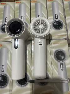 Quạt cầm tay mini WX638 cao cấp điều chỉnh 100 tốc độ có màn hình kỹ thuật số LED. Bảo hành 180 ngày. Pin khủng