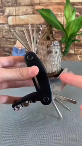 เครื่องมือสำหรับซ่อมจักรยาน 16 In 1/อุปกรณ์ซ่อมจักรยาน กะทัดรัด ใช้งานง่าย แบบพกพา วัสดุคุณภาพสูง รูปลักษณ์ทันสมัย