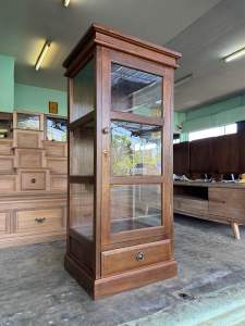 ตู้ไม้สัก สูง 130 x กว้าง 50 x ลึก 45 cm. (1 ลิ้นชัก) 3 ชั้น สีเสี้ยนดำน้ำตาล