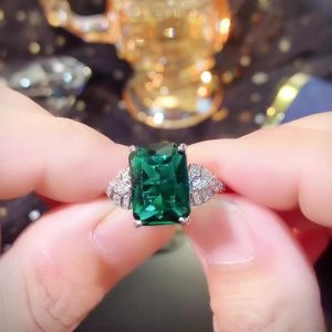 Huitan Big Green Cubic Zircon Women Rings Anniversary Party Luxury Accessories for Lady Birthday Gift Temperament Female Jewelry