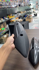 YAMAHA MIO i125 MUFFLER COVER GLOSSY CARBON / MIO i 125 HEAT GUARD OEM MATTE CARBON COVER