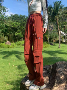 กางเกงทำงานสีแดงอินดัสเทรียล ทรงหลวม ทรงหลวม กางเกงขายาวลำลองสไตล์อเมริกันสำหรับผู้หญิง กางเกงขายาวทรงหลวมเอวสูงสำหรับฤดูใบไม้ผลิและฤดูร้อน