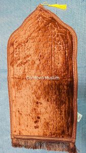 SAJADAH KUBAH MINI EMBOSS ANTI SLIP