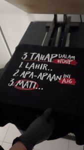 Baju Kaos 3 Tahap Dalam Hidup | Tshirt Lahir Apa Apaan Ini Mati Cotton Combed Nyaman