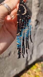 ต่างหูพื้นเมืองหรือรากอเมริกันรูปแบบคลุมสวน Kalindi หรือต่างหูสวยงามของหัวกิ้วกับปักจี้ด้วยมือ