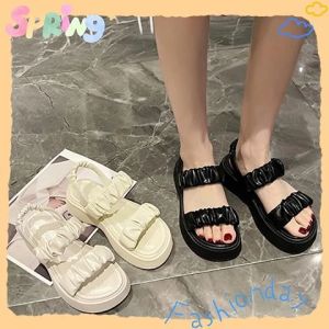 QLshop รุ่นใหม่เเนะนํา รองเท้าแตะแฟชั่นหญิงรุ่นใหม่ สวม 2สายคาด รีบซื้อ 1.5 นิ้ว ถี่ดำ ครีม ขาว