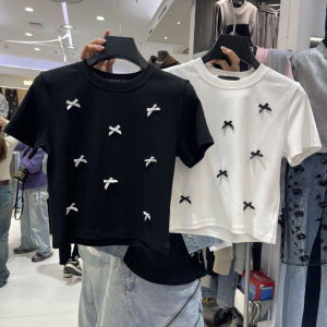 เสื้อยืดแขนสั้นผู้หญิงฤดูร้อน ทรงเข้ารูป ดีไซน์ใหม่ ดีไซน์โบว์ผีเสื้อ กระชับสัดส่วน เสื้อยืดคอกลม ผ้าฝ้ายผสมโพลีเอสเตอร์