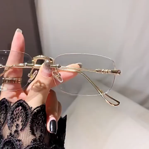 [Free Gift] แว่นตาไร้ขอบ แว่นสายตาสั้นออโต้เลนส์ (-50 ถึง -400) เปลี่ยนสีอัตโนมัติกลางแสงแดด