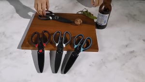 GUNTING HITAM MULTIFUNGSI PEMOTONG DAPUR GUNTING SAYUR AYAM  IKAN GUNTING ANTI KARAT STAINLESS STEEL