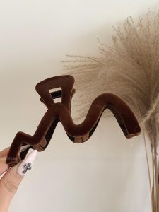 Spring Vintage Hong Kong Style Large Hair Claw Fish Tail Clip Fashionable Retro Accessory for Women Big Size Hair Clip