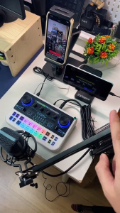 Koorfly KF-X4 Sound Card Mixer Microphone 3.5mm Audio Interface-Sound effect memory/5 Efek Suara Kustom For Karaoke Live streaming