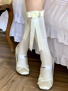 White Mid-Calf Socks with Chrysanthemum Pattern And Bow Design Unique Small-Batch Ladies Fashionable Leg-Shaping Stockings