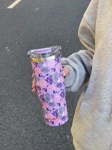 VRIUKNT | Bình Giữ Nhiệt Thép Không Gỉ Hoa Văn Sang Trọng Nhẹ 900ML Dung Tích Lớn Dùng Ngoài Trời Kèm Ống Hút Và Tay Cầm