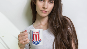 คูลเลอร์คิง Stoke City FC แก้วกาแฟ 11 ออนซ์ สีขาว – เหมาะสำหรับชา กาแฟ และของขวัญ ของที่ระลึก