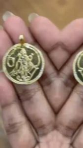 Bersadur emas Murugar Locket dengan Om Saravana Bhava Yantra / Gold Plated Murugar Locket with Om Saravana Bhava Yantra - Size 1 Inch ( Front Murugar Back Side Yantra)