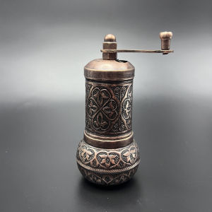 เครื่องบดกาแฟแบบมือถือสไตล์ย้อนยุค ทำจากโลหะผสมทองแดง บดเมล็ดกาแฟได้ละเอียด เครื่องมือทำอาหารในครัว